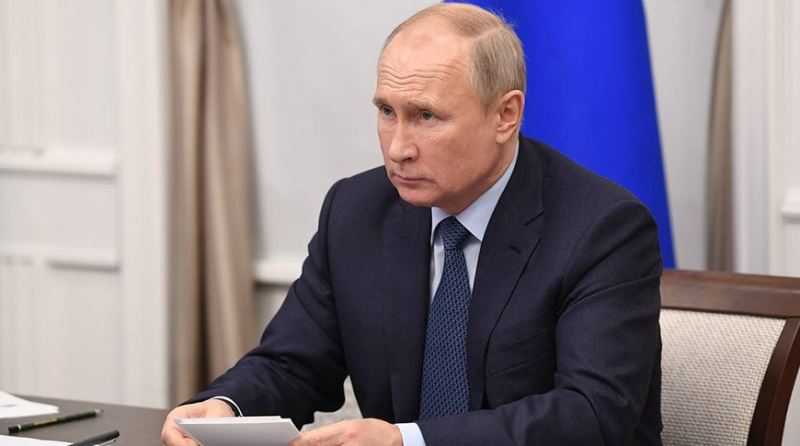 Путин потребовал запретить списание соцвыплат в счет долгов