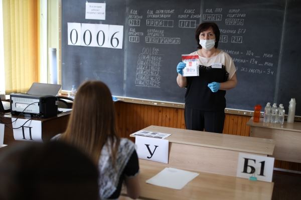 В России проведут эксперимент с учительскими зарплатами 